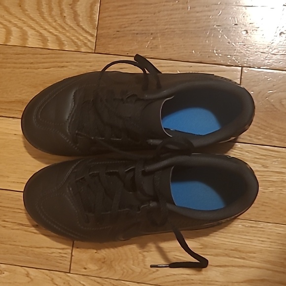 Kids soccer shoes - Picture 2 of 4